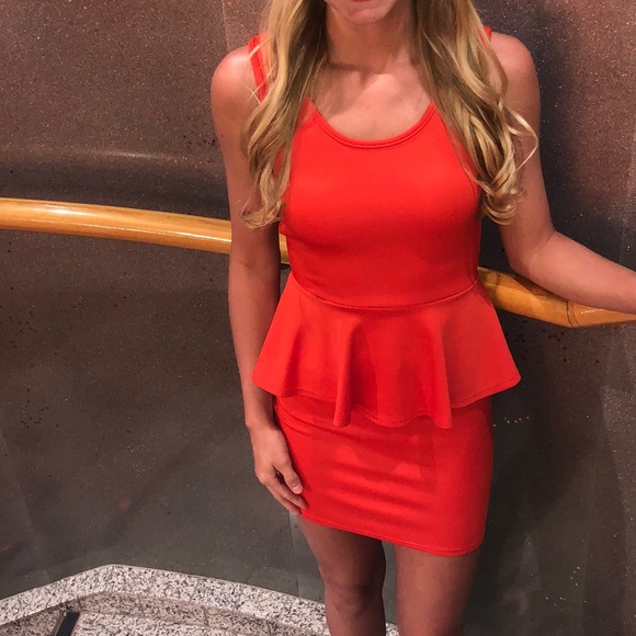 Flattering redish orange dress - Picture 1 of 4